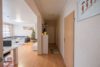 Renovierte 4 Zimmer Wohnung mit Einbauküche - Flur/ Wohnzimmer